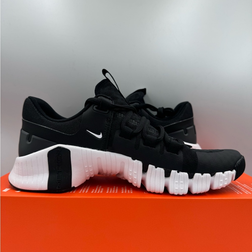 Nike Free Metcon 5 Black White BRAND NEW Size 9.5 Women - Picture 5 of 8